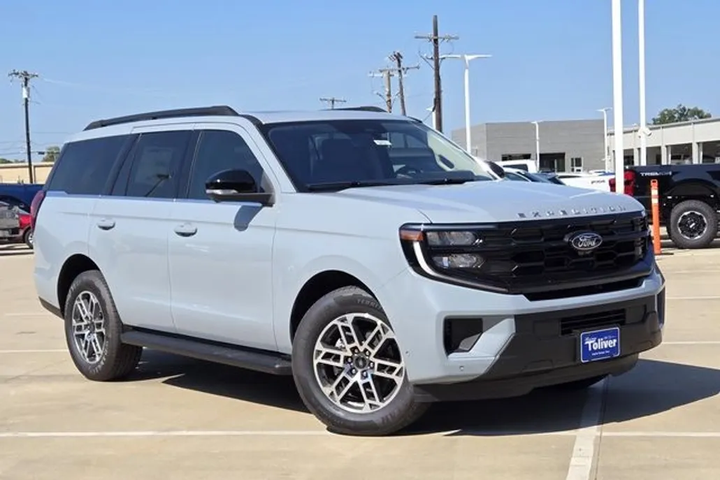 2025 Ford Expedition photo 1