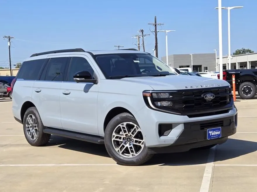 2025 Ford Expedition photo 1