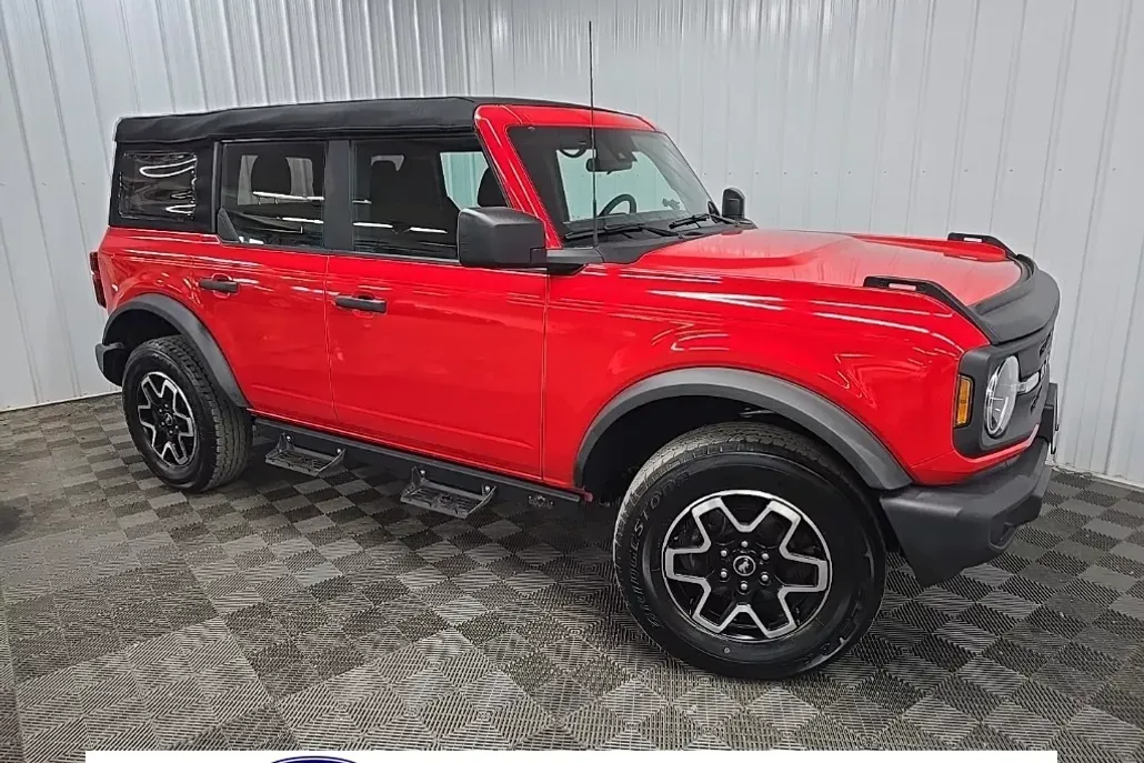 2023 Ford Bronco Base photo 1