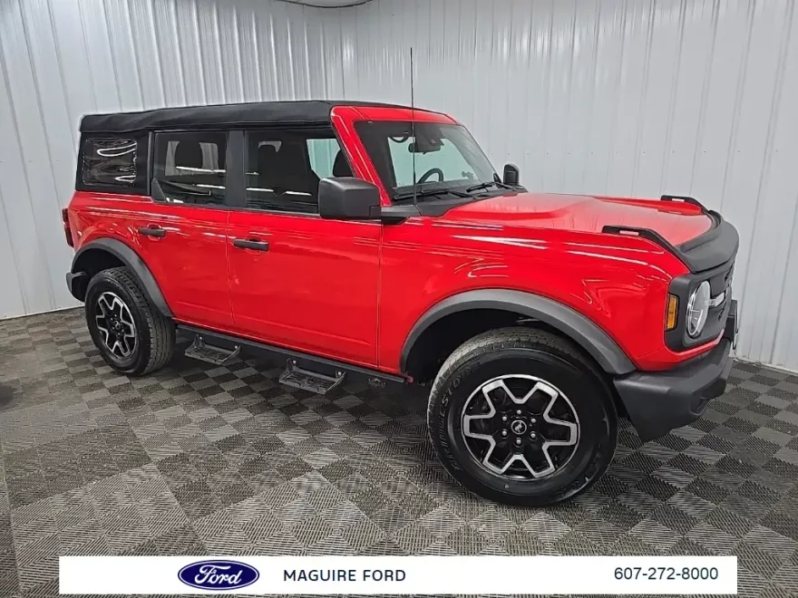 2023 Ford Bronco Base photo 1