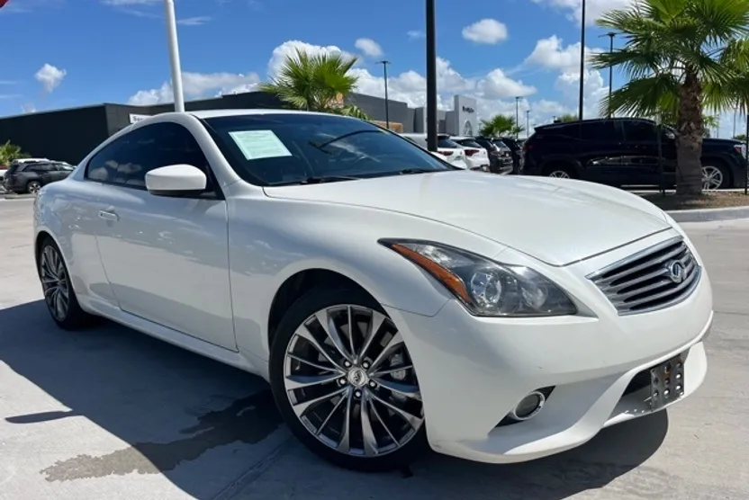 2015 Infiniti Q60 S photo 1