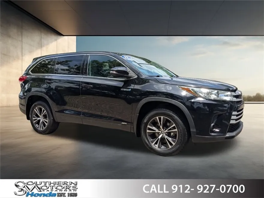 2019 Toyota Highlander Hybrid LE photo 1