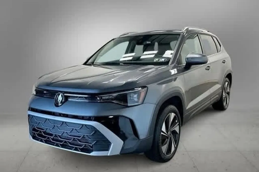 2025 Volkswagen Taos SE photo 1