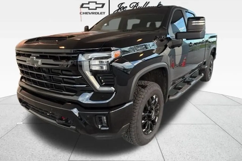 2025 Chevrolet Silverado 2500HD LT photo 1