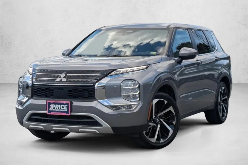 2023 Mitsubishi Outlander SE photo 1