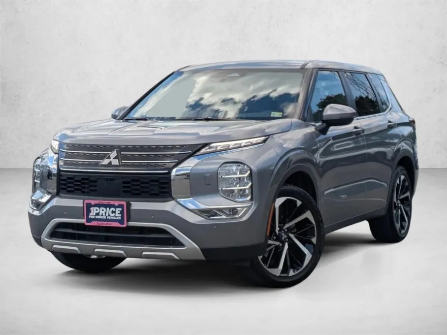 2023 Mitsubishi Outlander SE photo 1