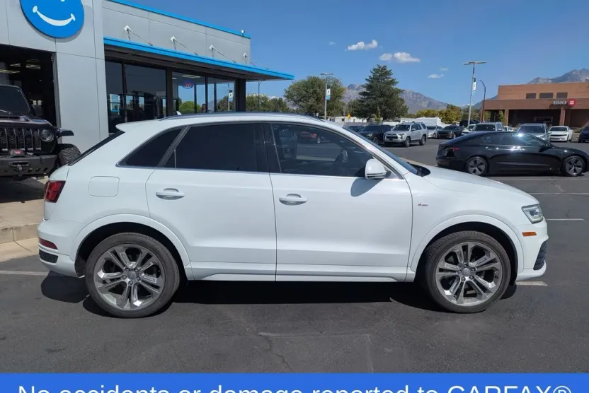 2016 Audi Q3 Prestige photo 1