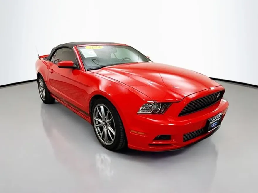 2013 Ford Mustang V6 Premium photo 1