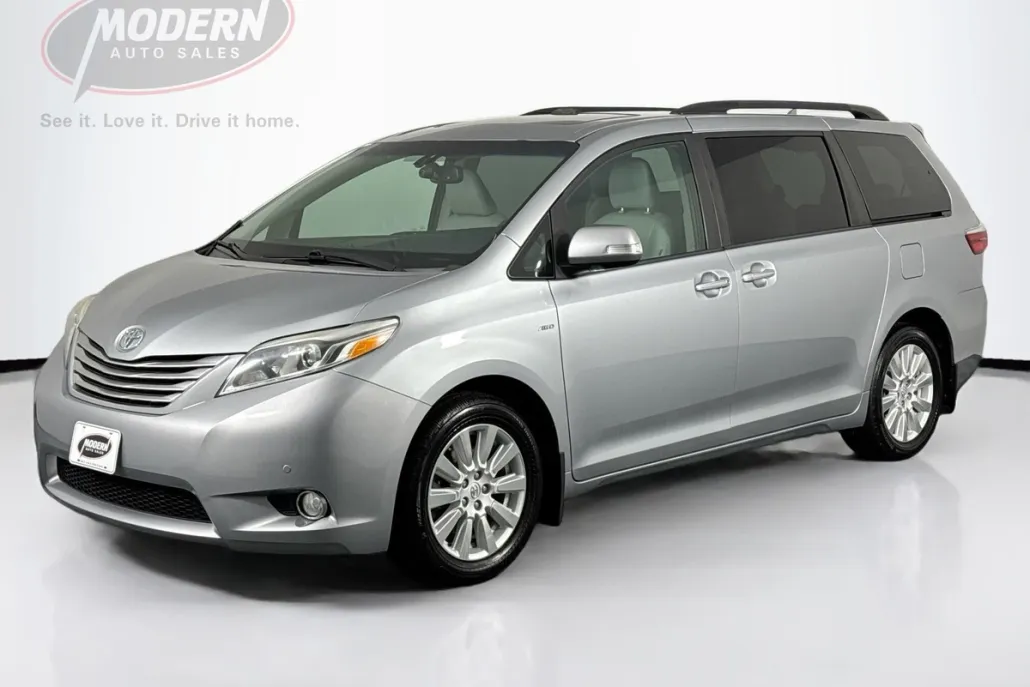 2017 Toyota Sienna Limited XLE Premium photo 1