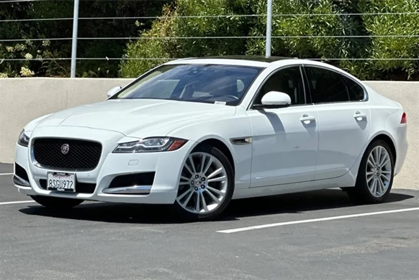 2020 Jaguar XF 25t Prestige photo 1