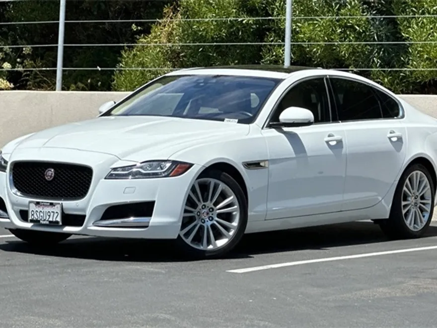 2020 Jaguar XF 25t Prestige photo 1