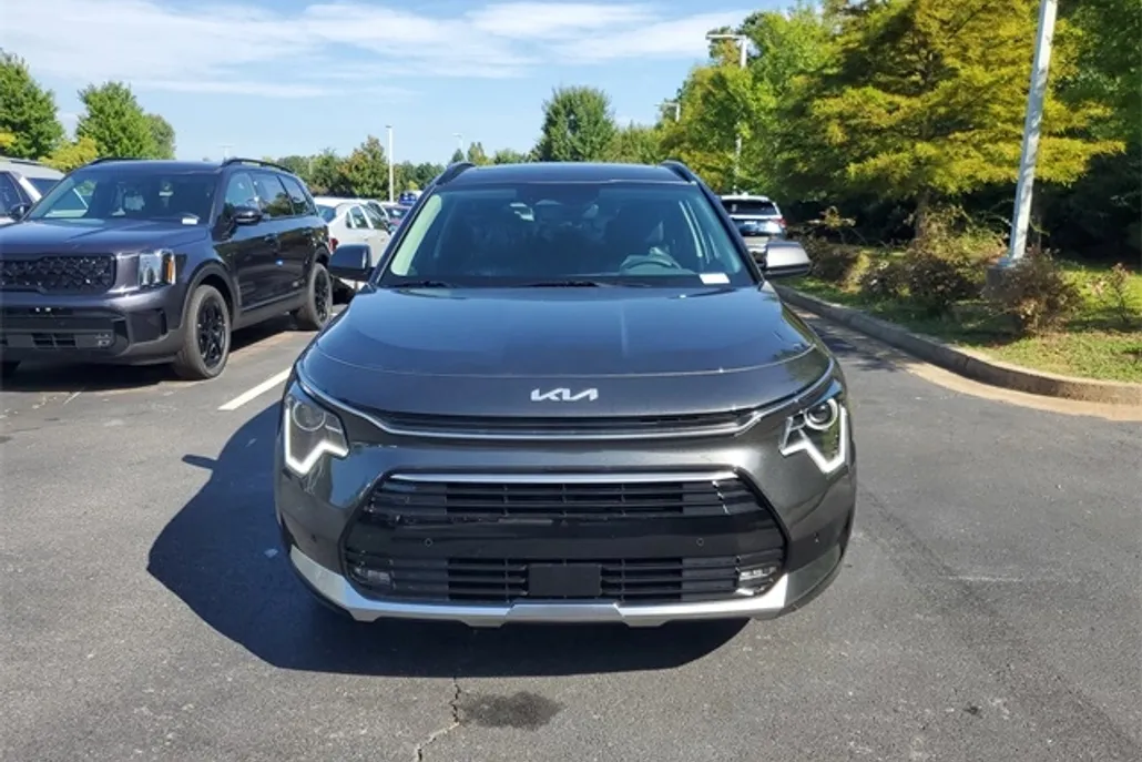 2025 Kia Niro SX photo 1