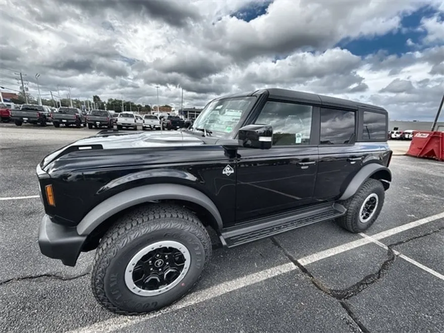 2025 Ford Bronco Outer Banks photo 1