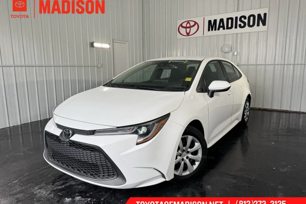 2022 Toyota Corolla LE photo 1