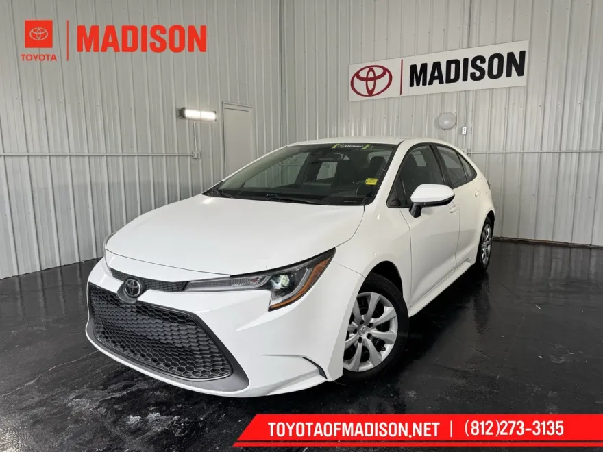 2022 Toyota Corolla LE photo 1