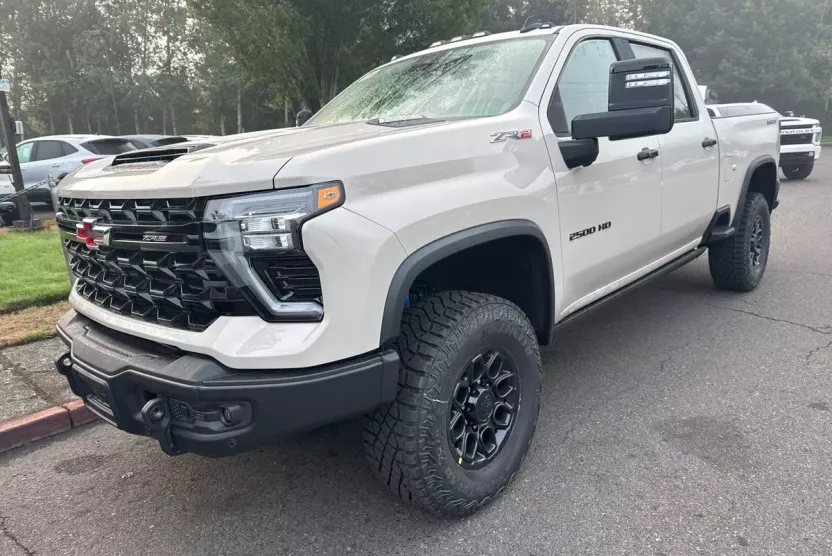 2026 Chevrolet Silverado 2500HD ZR2 photo 1