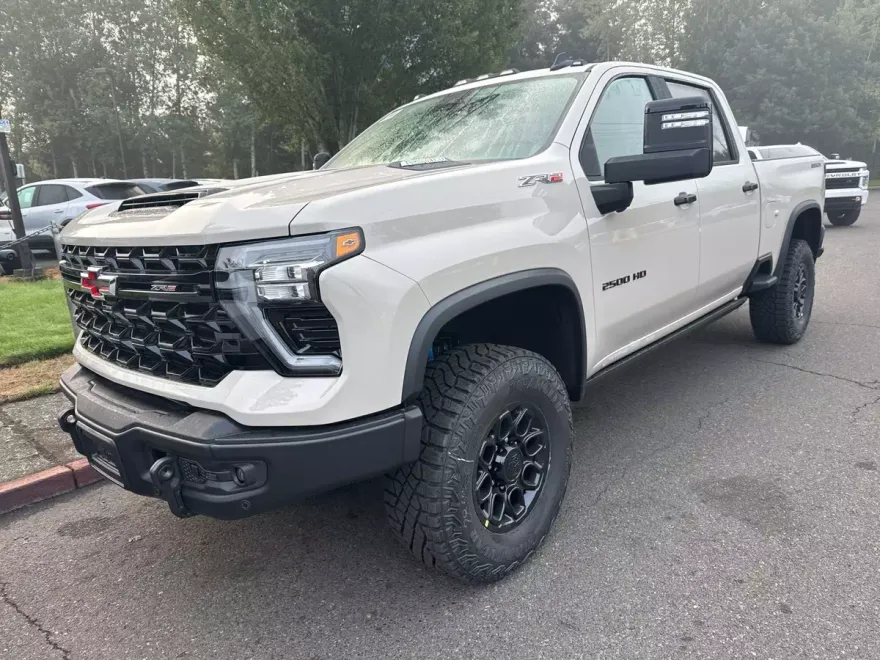 2026 Chevrolet Silverado 2500HD ZR2 photo 1