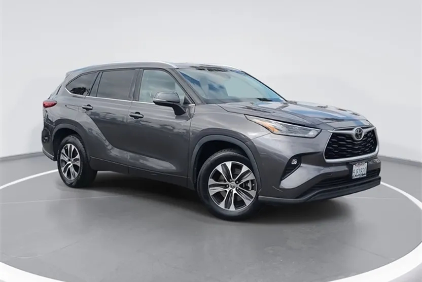 2021 Toyota Highlander XLE photo 1