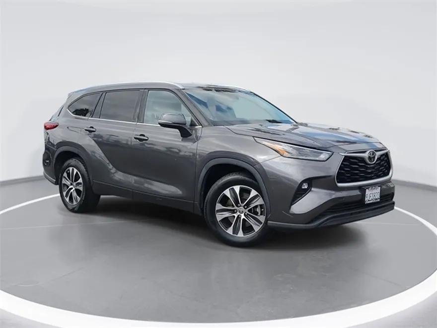 2021 Toyota Highlander XLE photo 1