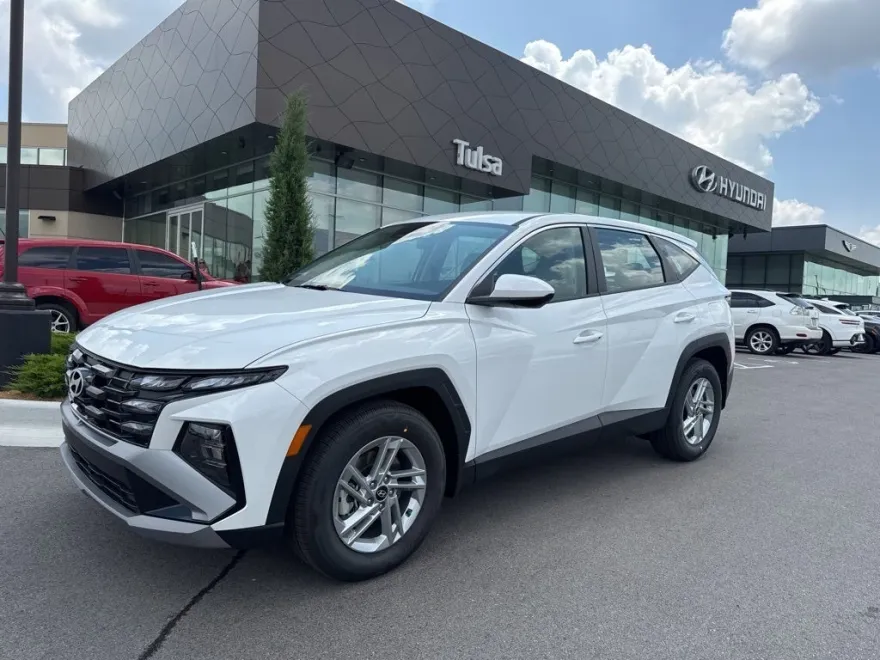 2025 Hyundai Tucson SE photo 1