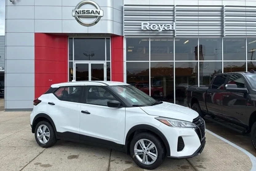 2025 Nissan Kicks Play S photo 1