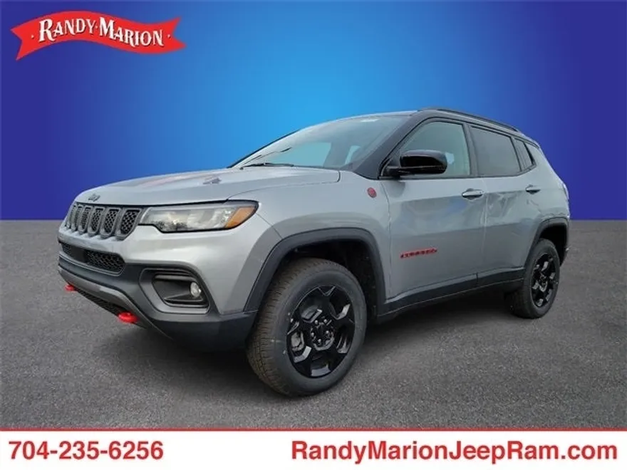 2024 Jeep Compass Trailhawk photo 1