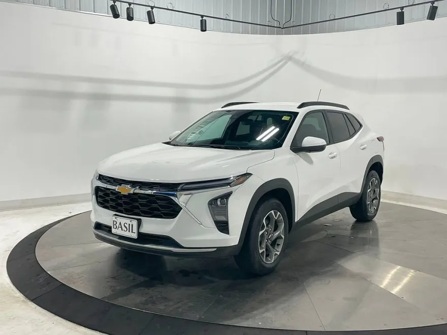 2024 Chevrolet Trax LT photo 1