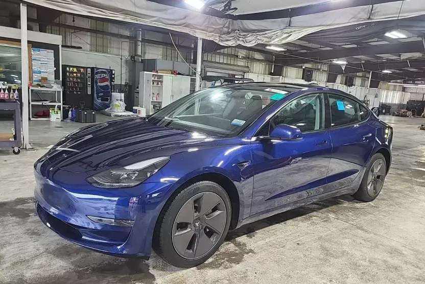 2023 Tesla Model 3 photo 1