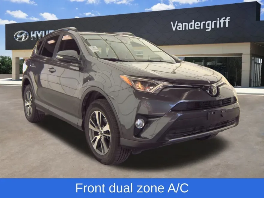 2018 Toyota RAV4 XLE photo 1