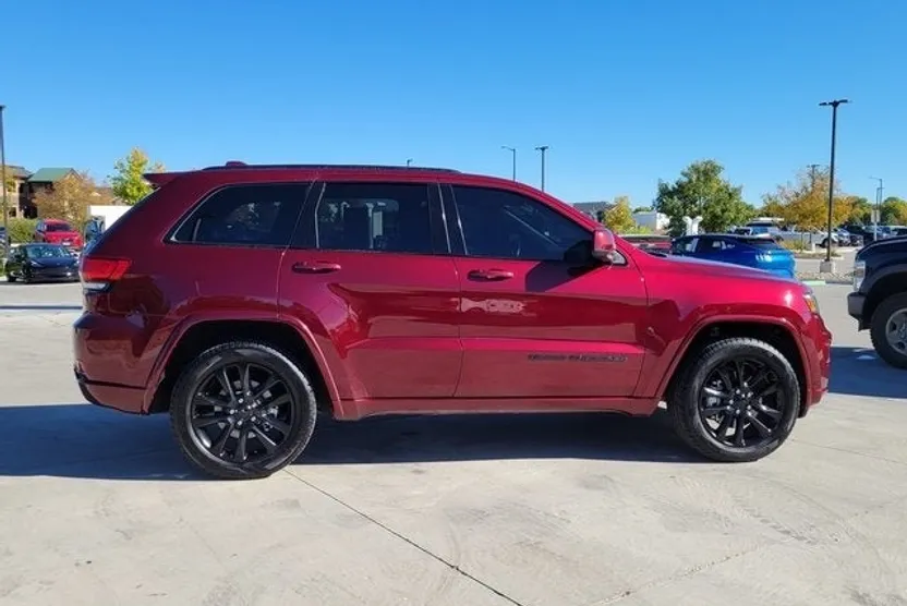 2021 Jeep Grand Cherokee Laredo X photo 1