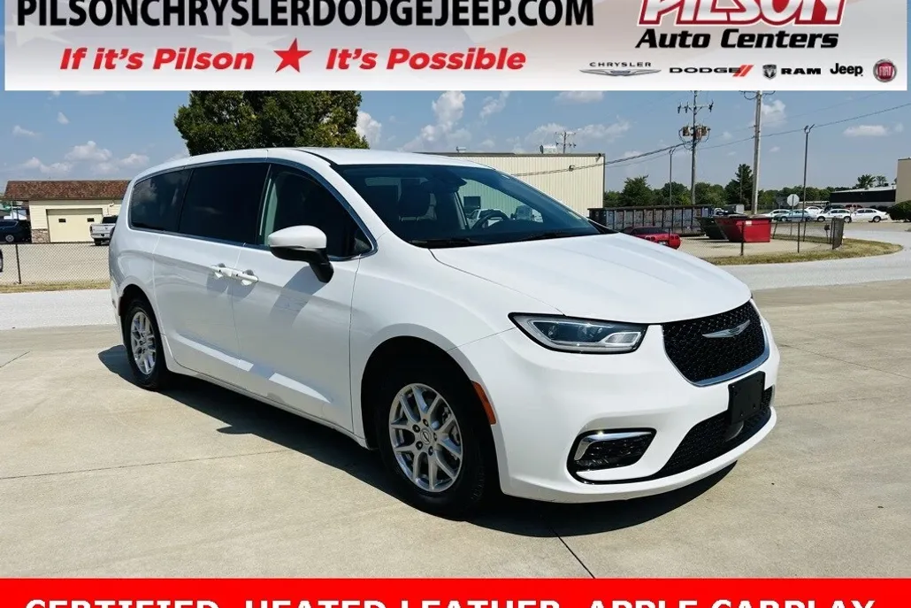2023 Chrysler Pacifica Touring L photo 1