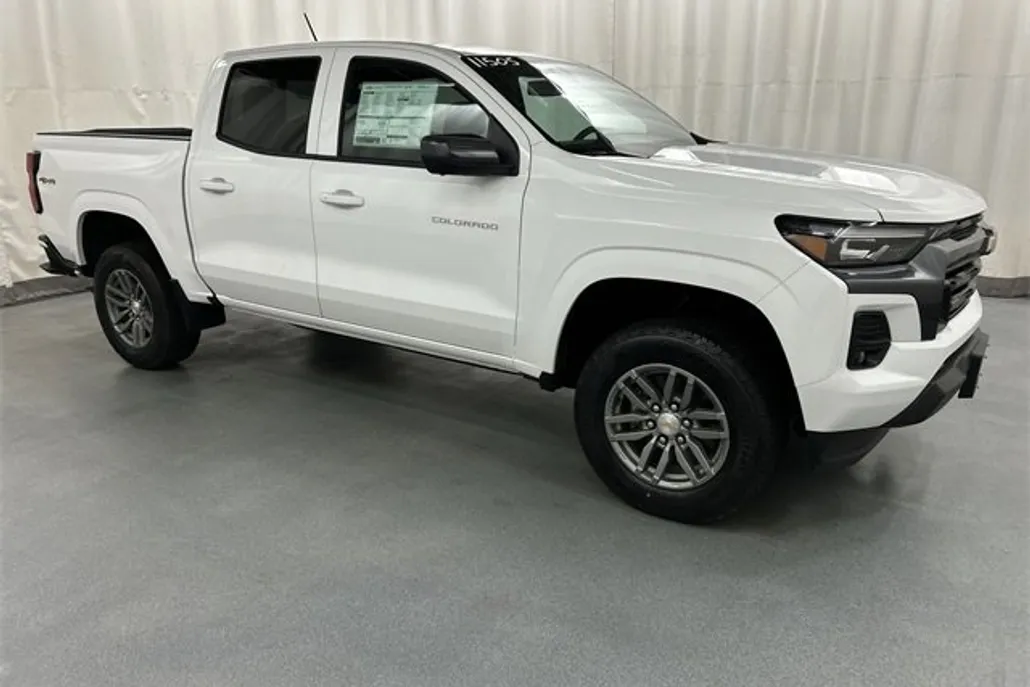 2026 Chevrolet Colorado LT photo 1