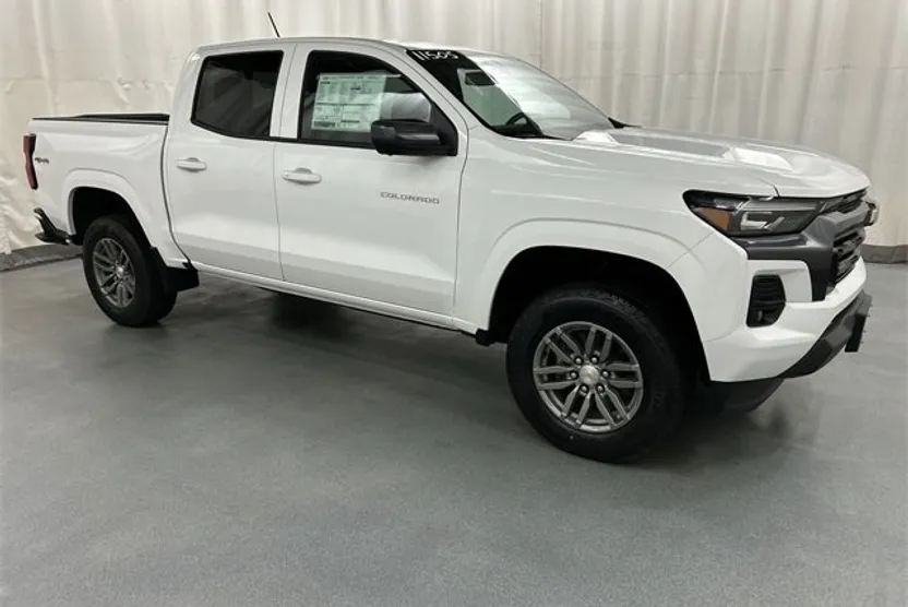 2026 Chevrolet Colorado LT photo 1
