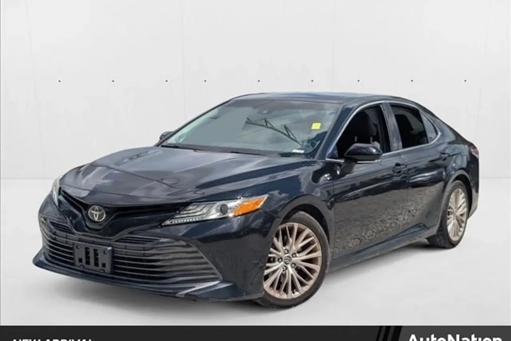 2019 Toyota Camry XLE SE photo 1