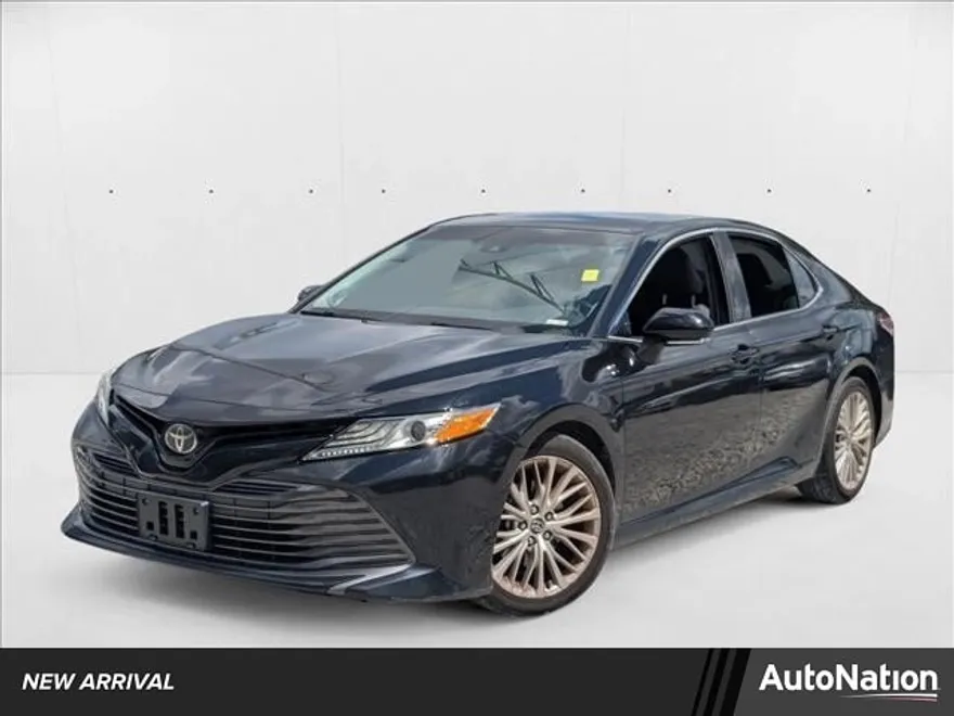 2019 Toyota Camry XLE SE photo 1