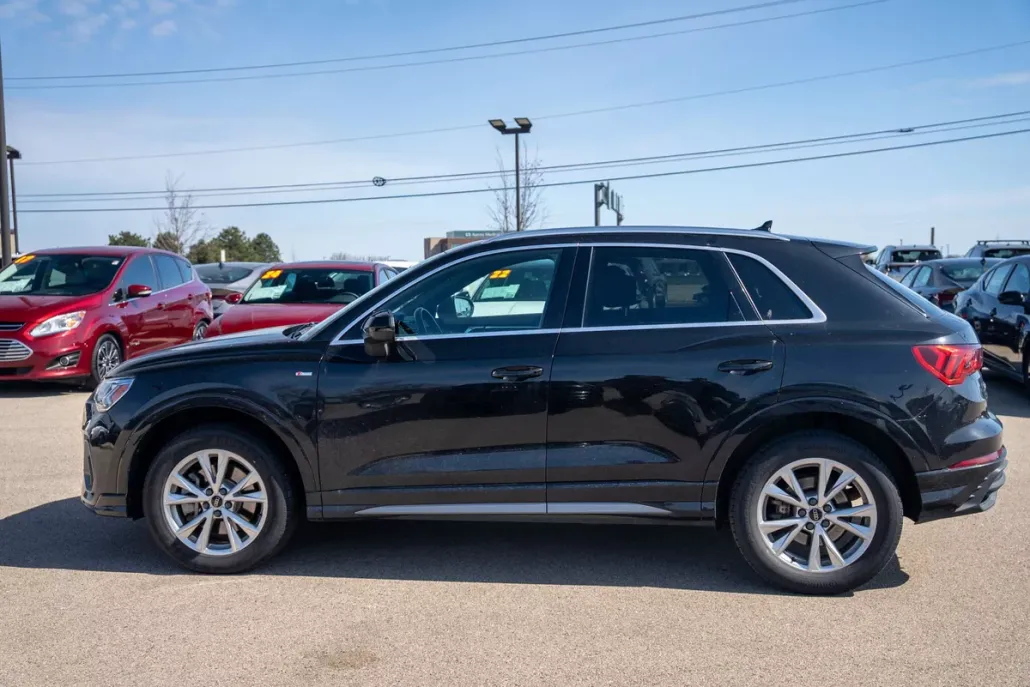 2024 Audi Q3 45 TFSI S line Premium photo 1