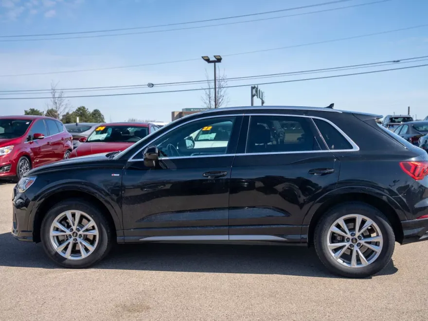 2024 Audi Q3 45 TFSI S line Premium photo 1
