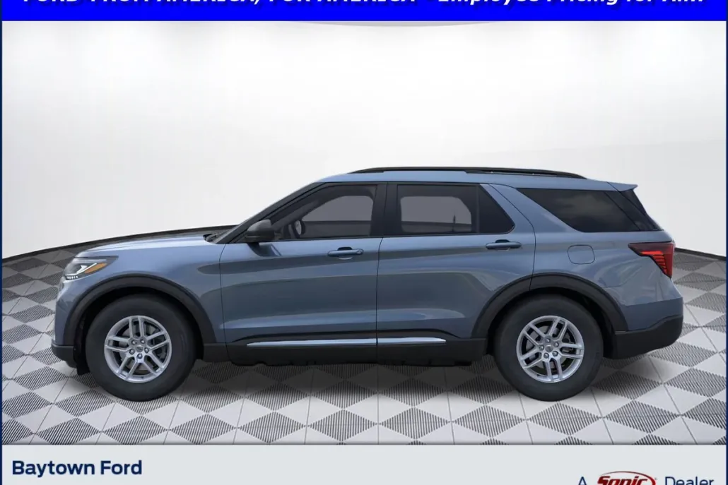 2025 Ford Explorer photo 1
