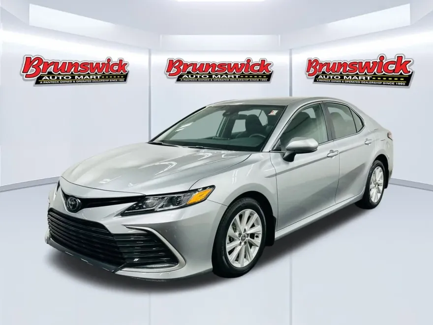 2023 Toyota Camry LE photo 1
