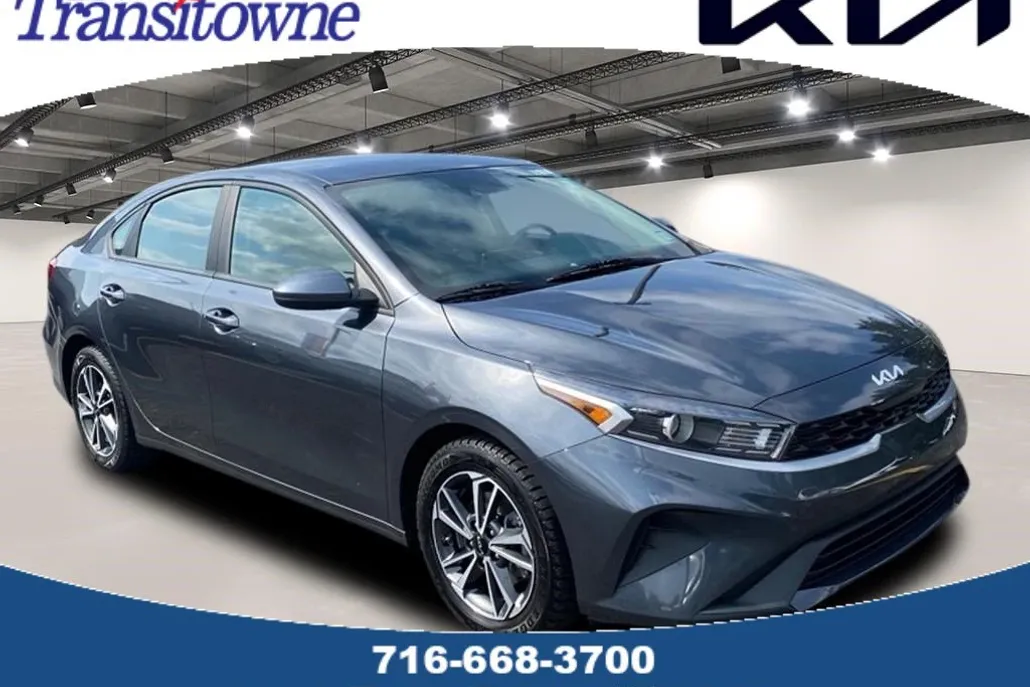2022 Kia Forte LXS photo 1