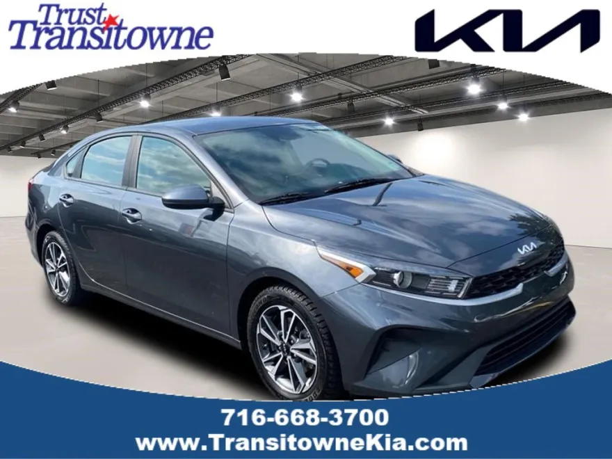 2022 Kia Forte LXS photo 1