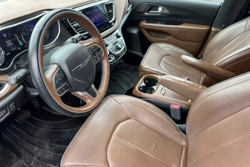 2017 Chrysler Pacifica Limited photo 1