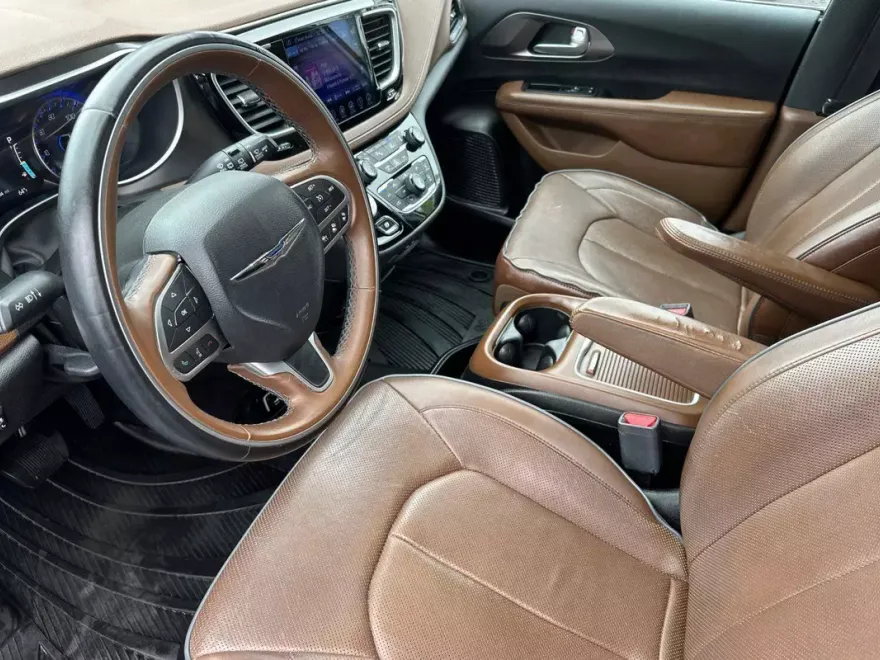 2017 Chrysler Pacifica Limited photo 1