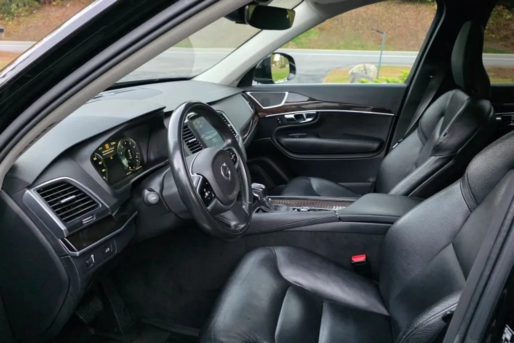 2019 Volvo XC90 Momentum photo 1