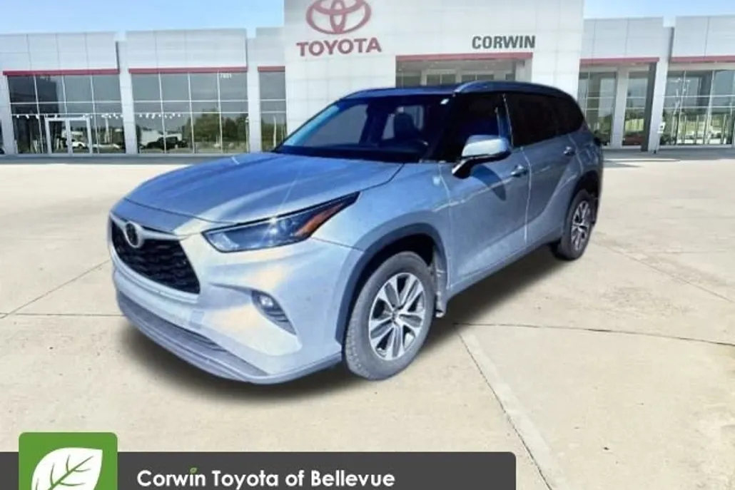 2022 Toyota Highlander XLE photo 1