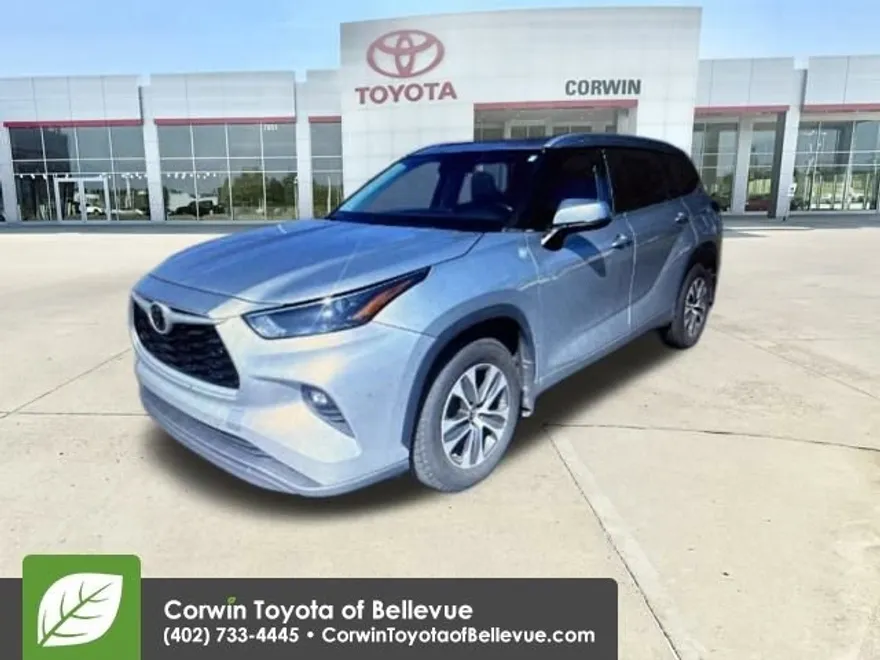 2022 Toyota Highlander XLE photo 1