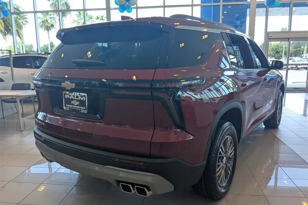 2025 Chevrolet Traverse photo 1