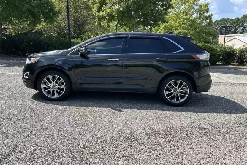 2015 Ford Edge Titanium photo 1