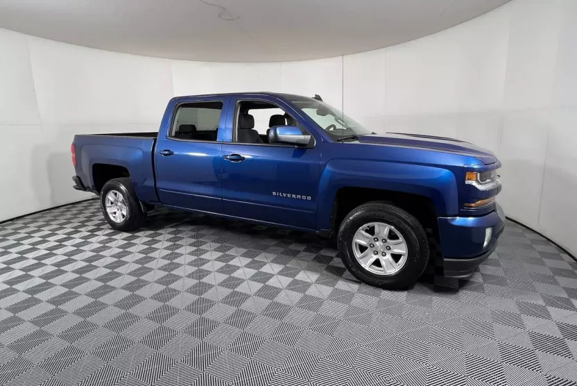 2017 Chevrolet Silverado 1500 LT photo 1