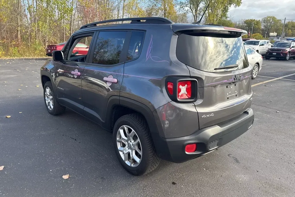 2016 Toyota RAV4 Latitude photo 1